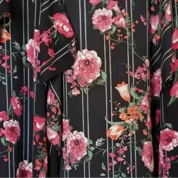 LuLaRoe Shirley Kimono Swim Cover Up Black Floral Size S Small Fits Sizes 0-8 - Picture 4 of 6